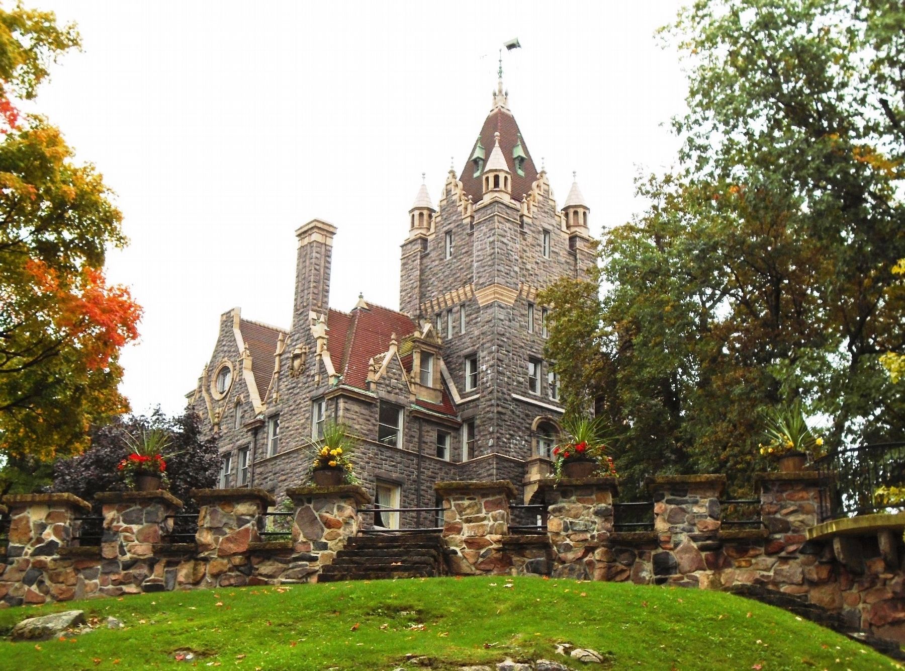 Boldt Castle on Heart Island. Click for full size. Boldt Castle on Heart Island image. Click for full size.
