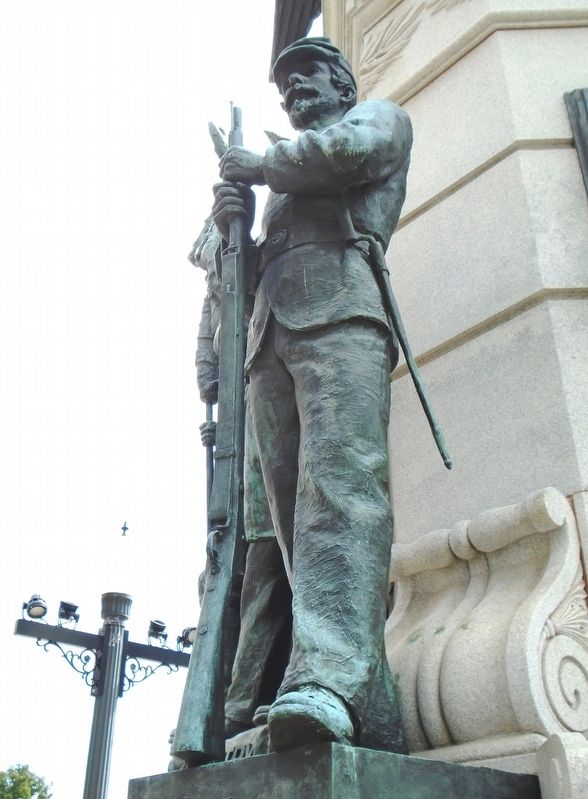 Civil War Memorial Infantryman Statue image. Click for full size.