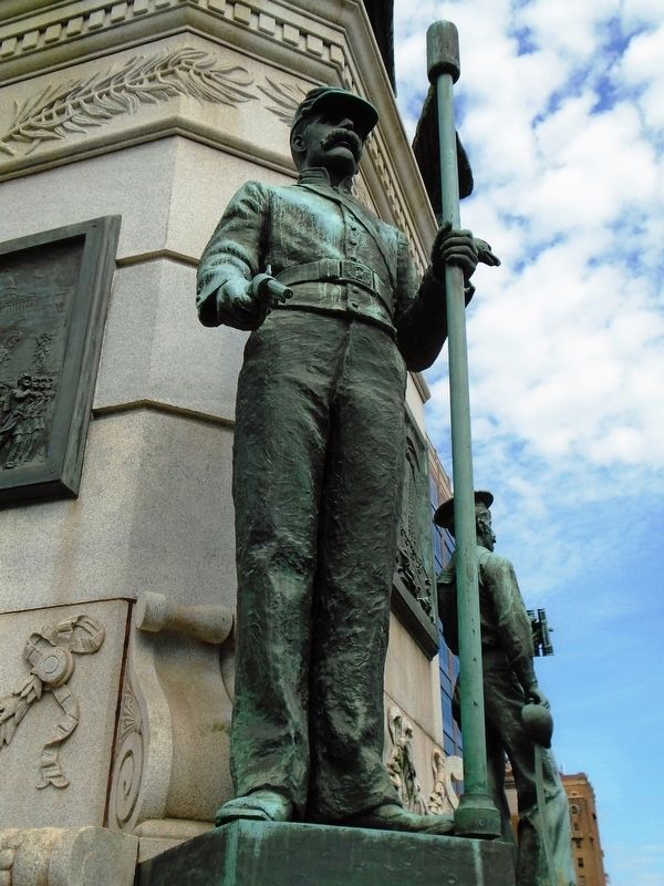 Civil War Memorial Artilleryman Statue image. Click for full size.