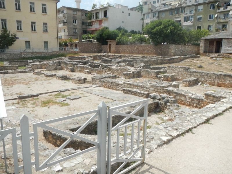 Sinagogue archaeological site image. Click for full size.