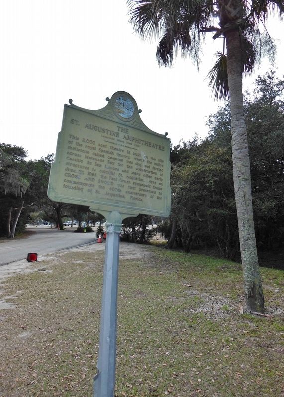 The St. Augustine Amphitheatre Marker (<i>tall view looking east; parking lot in background</i>) image. Click for full size.