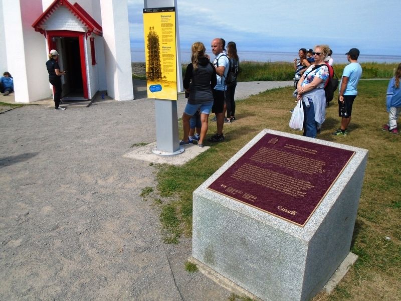 Le phare de Pointe-au-Père / Point-au-Père Lighthouse Marker. Click for full size. Le phare de Pointe-au-Père / Point-au-Père Lighthouse Marker image. Click for full size.