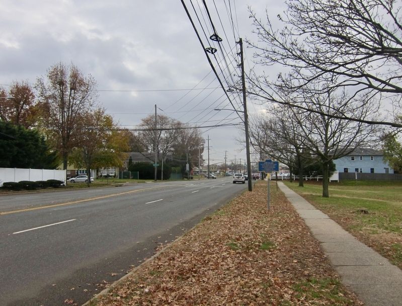 Jerusalem Marker - wide view, looking south on Wantagh Avenue image. Click for full size.