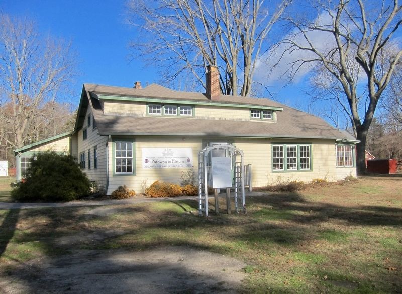 Roseneath Cottage and Marker. Click for full size. Roseneath Cottage and Marker image. Click for full size.