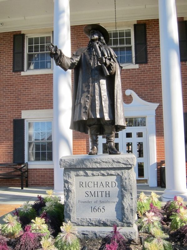 Richard Smith Statue image. Click for full size.