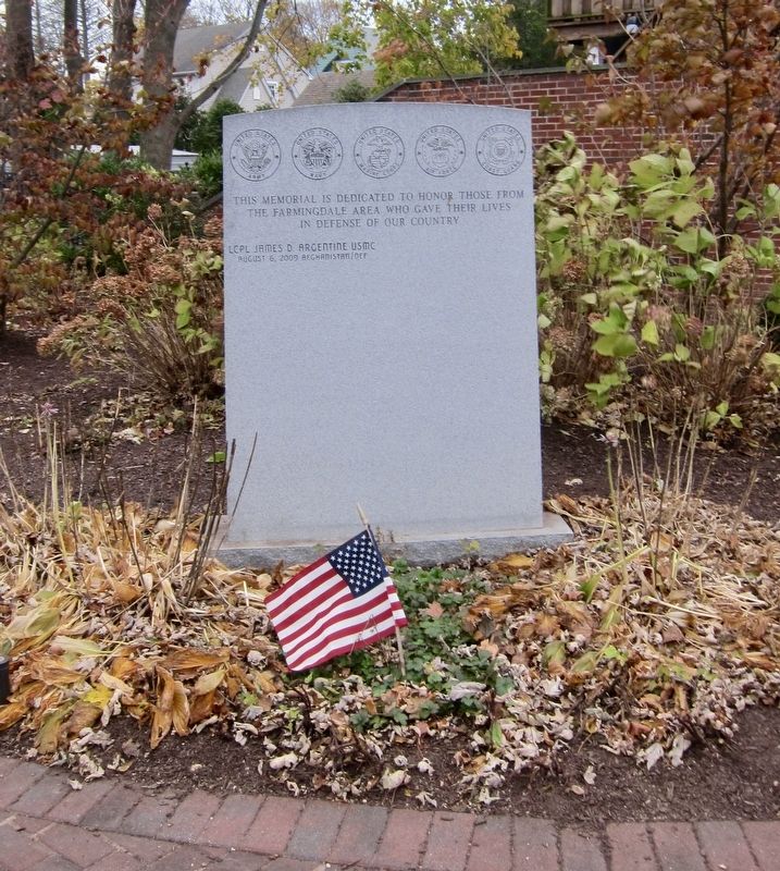Farmingdale War Memorial image. Click for full size.