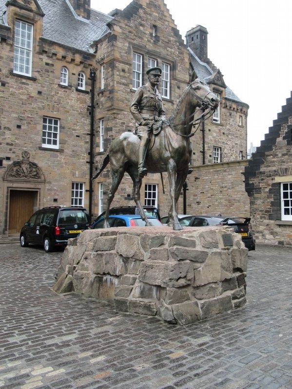 Earl Haig Statue image. Click for full size.