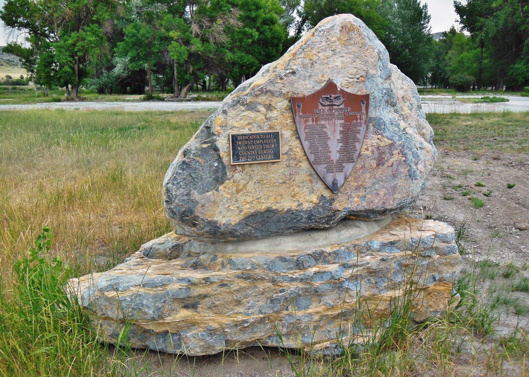 Roll of Honor Marker (<i>wide view; site of former Trident Village in background</i>) image. Click for full size.