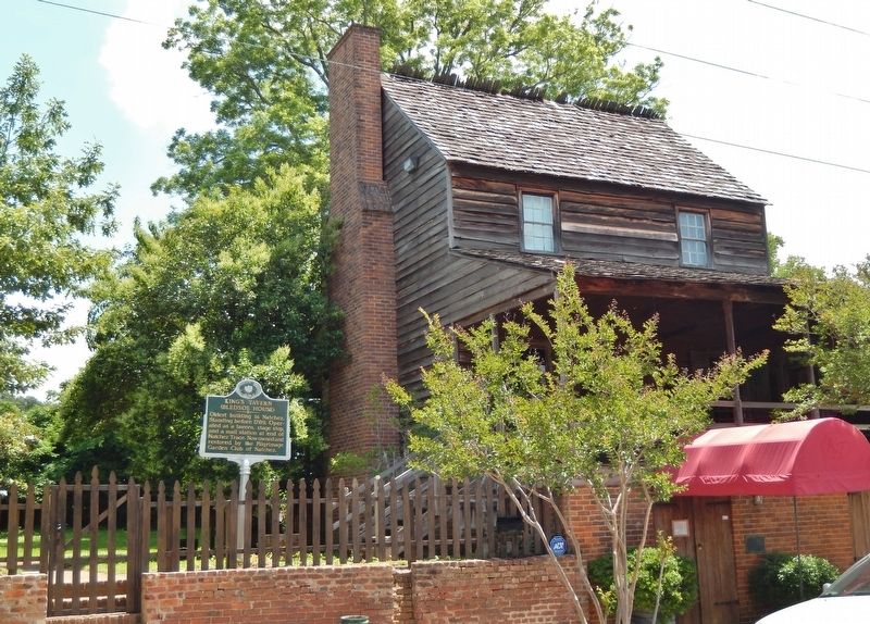 King's Tavern Marker (<i>wide view</i>) image. Click for full size.