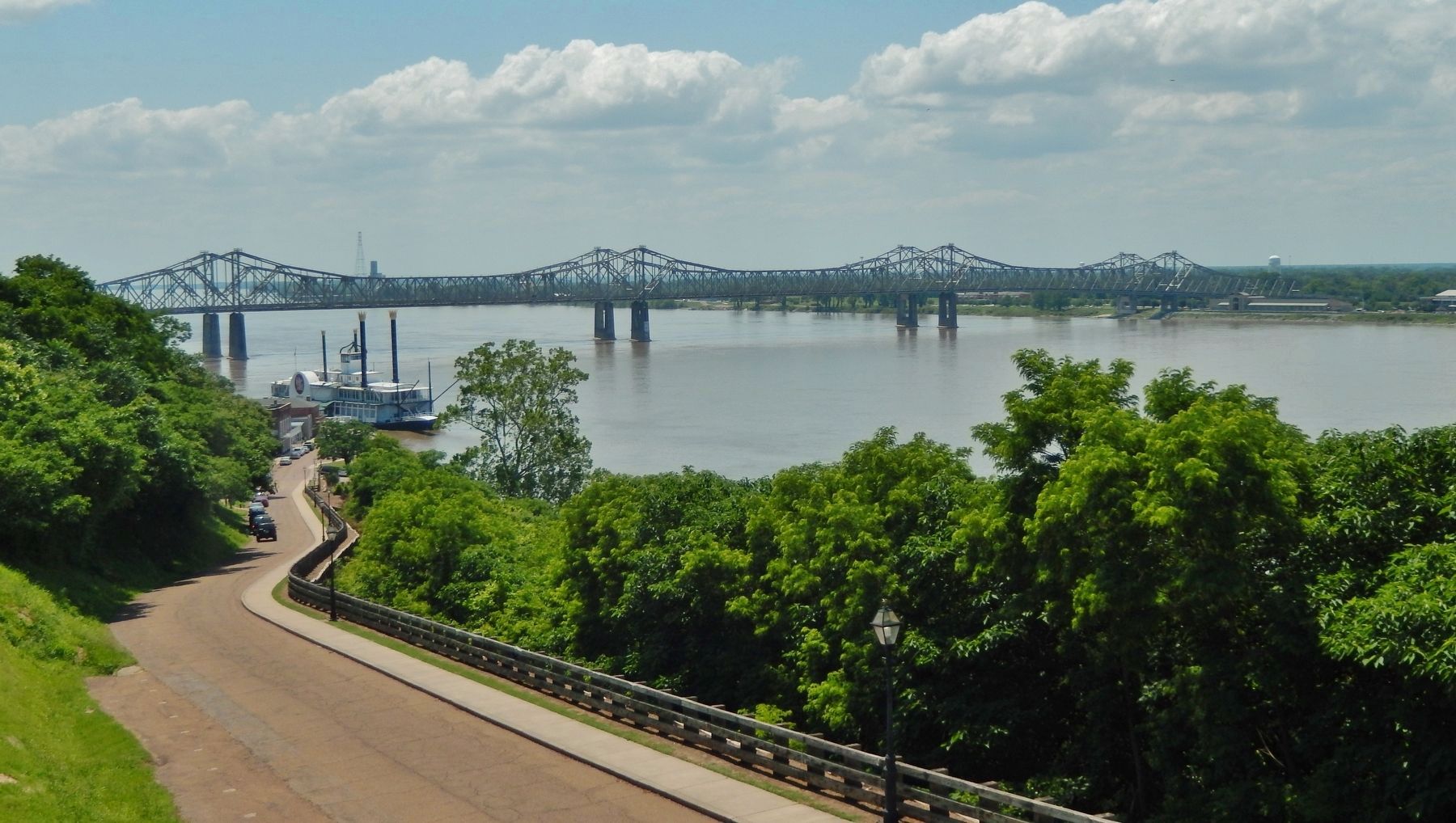 Silver Street leading down to docks and Mississippi River (<i>wide view from near marker</i>). Click for full size. Silver Street leading down to docks and Mississippi River (<i>wide view from near marker</i>) image. Click for full size.