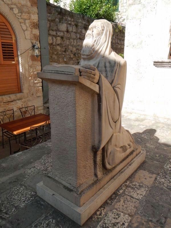 Statue of St Anthony in prayer. Click for full size. Statue of St Anthony in prayer image. Click for full size.