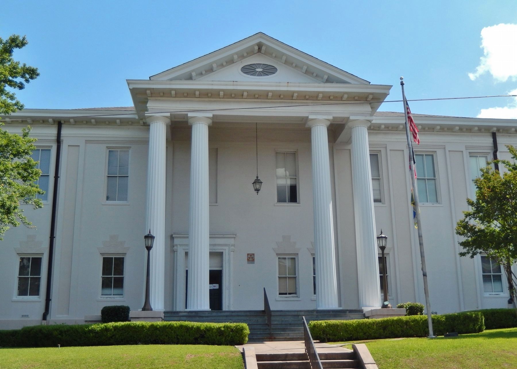 Adams County Courthouse, Natchez, Mississippi (<i>south entrance</i>) image. Click for full size.