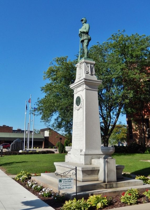 Union Soldiers & Sailors Monument (<i>southwest corner view</i>). Click for full size. Union Soldiers & Sailors Monument (<i>southwest corner view</i>) image. Click for full size.