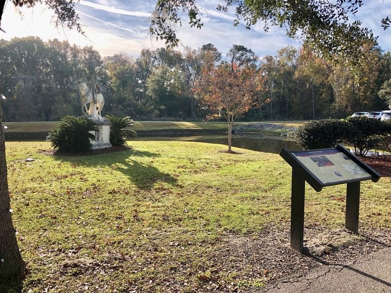Ways Station Marker with statue of General Robert E. Lee in background. image. Click for full size.