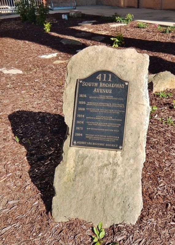 411 South Broadway Avenue Marker (<i>tall view</i>). Click for full size. 411 South Broadway Avenue Marker (<i>tall view</i>) image. Click for full size.