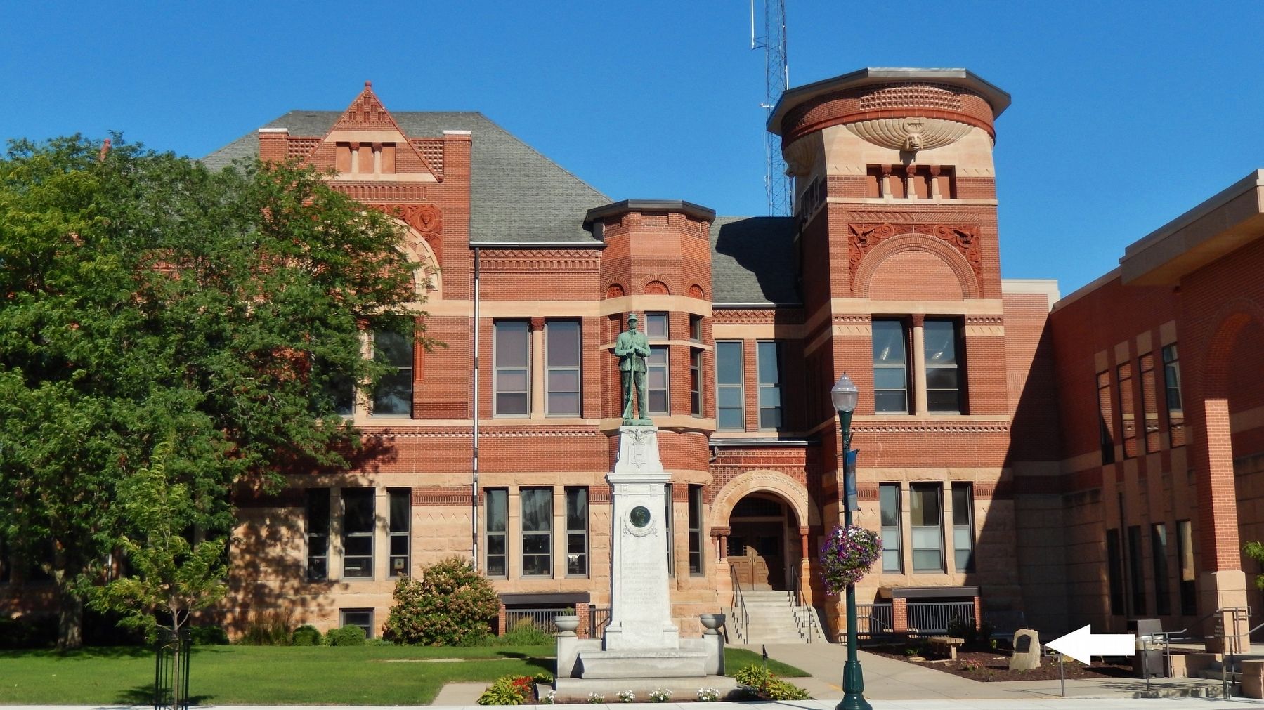 Freeborn County Courthouse (<i>west side from Broadway Avenue; marker visible right of sidewalk</i>) image. Click for full size.