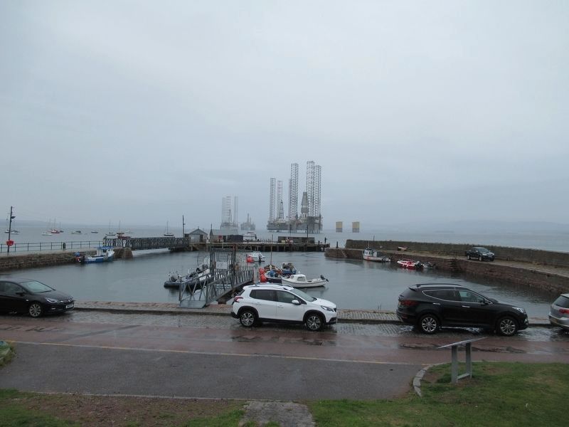 Cromarty Harbour, across from the marker image. Click for full size.