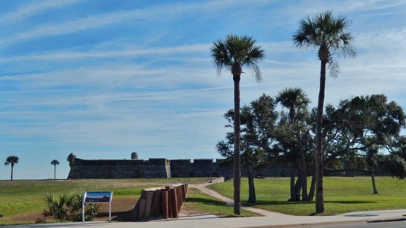 Wall of Defense Marker (<i>street view; wall & Castillo de San Marcos in background</i>) image. Click for full size.