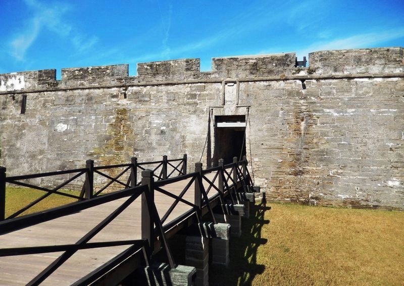 Castillo de San Marcos entrance, moat and <i>coquina</i> walls (<i>view from near marker</i>) image. Click for full size.