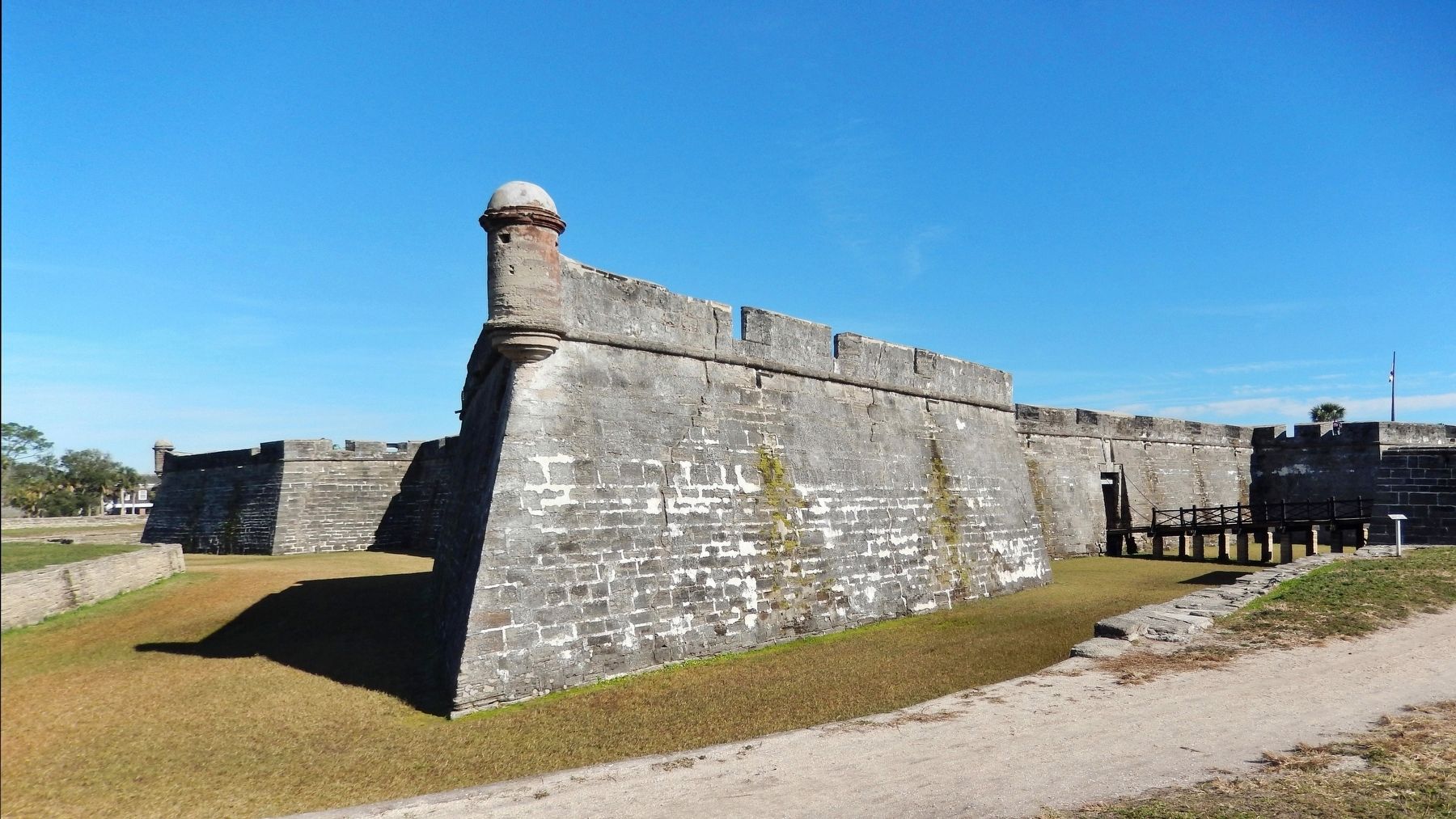 Castillo de San Marcos, San Pedro Bastion (<i>southwest corner of the fort</i>) image. Click for full size.