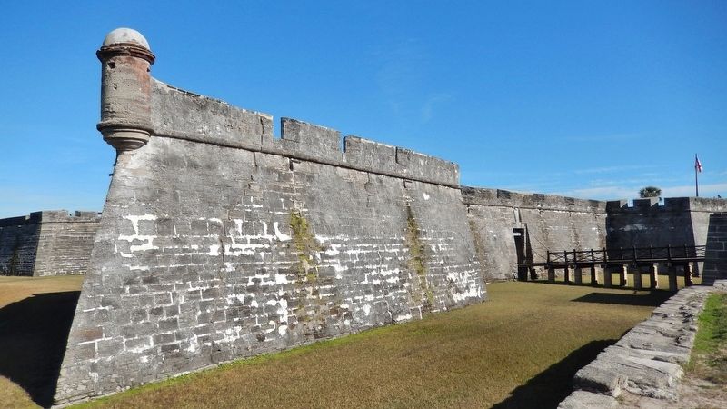 Castillo de San Marcos Moat (<i>south side; San Pedro Bastion left; fort entrance in background</i>) image. Click for full size.