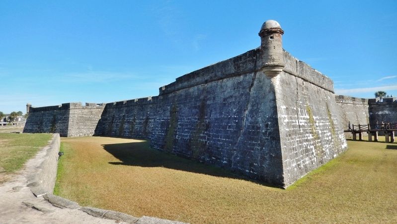 Castillo de San Marcos Moat (<i>west side of fort on left; south side right; San Pedro Bastion</i>) image. Click for full size.