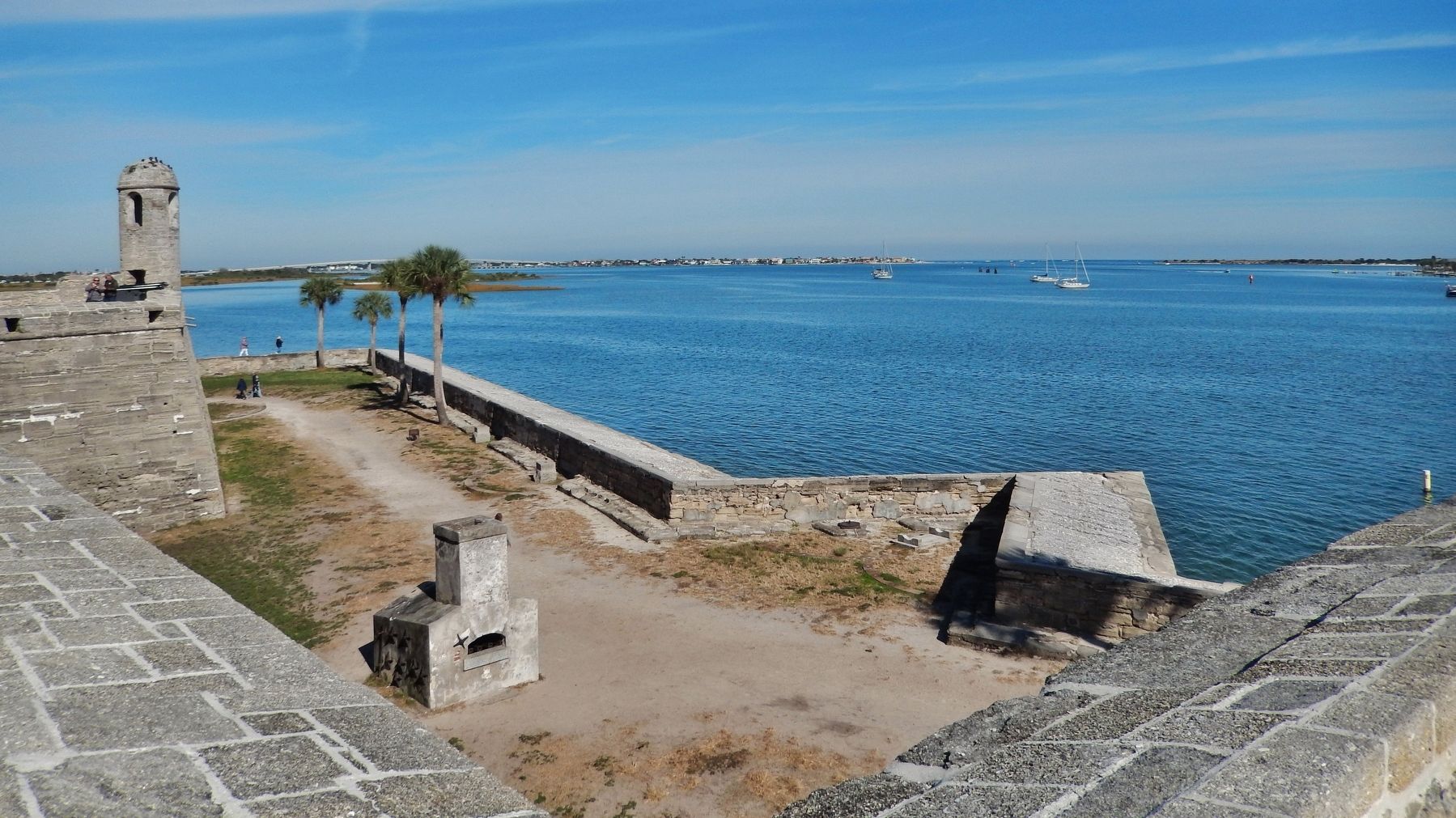 Castillo de San Marcos (<i>northeast seawall view showing gun platform ruins along wall</i>) image. Click for full size.