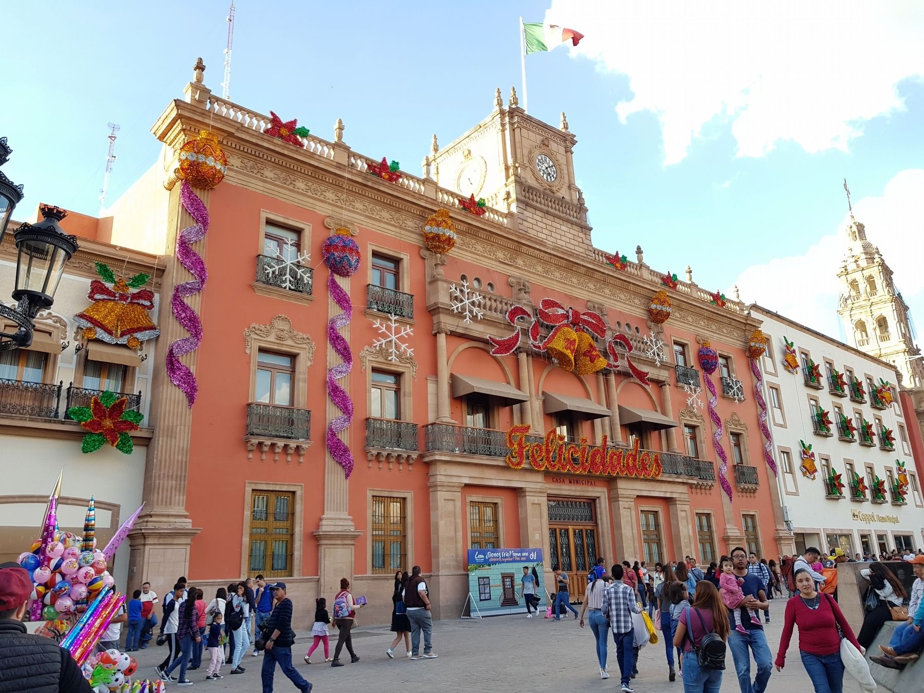 City Hall (Palacio Municipal) of Len image. Click for full size.