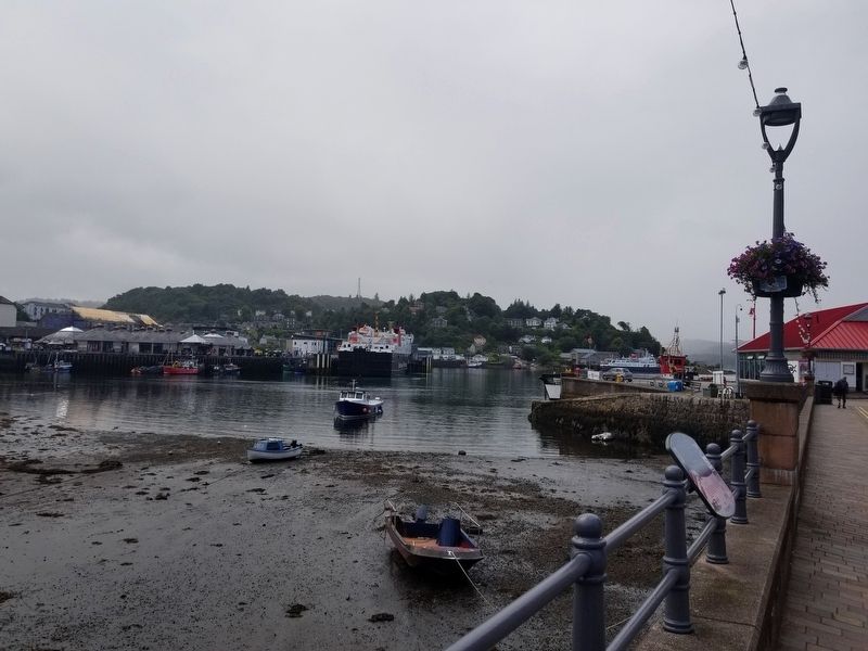 The Water of Life Marker and Oban Harbour at low tide image. Click for full size.