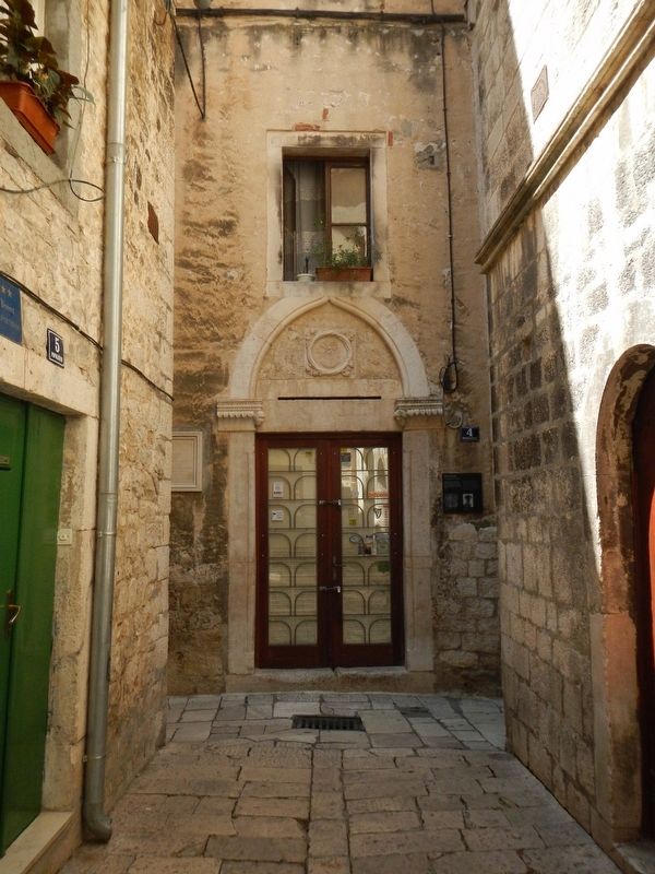 The Marulić Palace portal and Marker image. Click for full size.