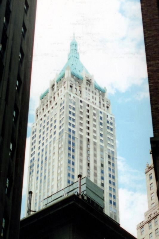 40 Wall Street tower image. Click for full size.