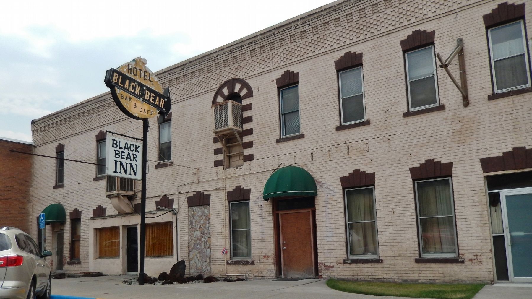 Ward Hotel / Black Bear Hotel (<i>front view from West Main Street</i>). Click for full size. Ward Hotel / Black Bear Hotel (<i>front view from West Main Street</i>) image. Click for full size.