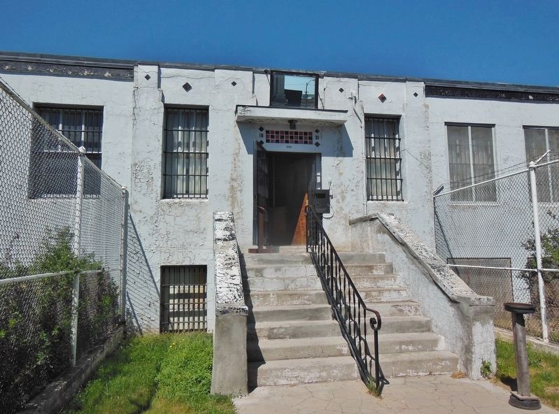 1931 Administration Building (<i>front entrance; view from near marker</i>) image. Click for full size.
