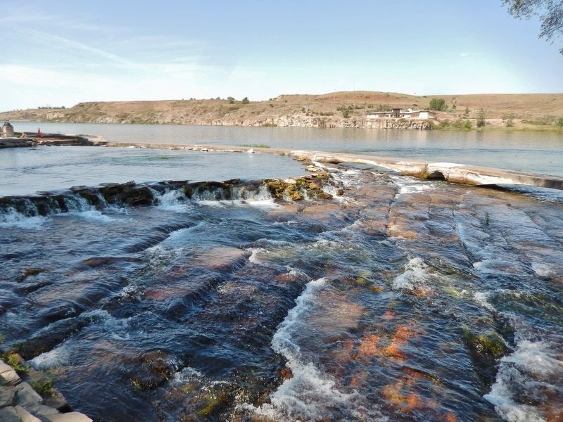 Giant Springs (<i>Missouri River in background</i>) image. Click for full size.