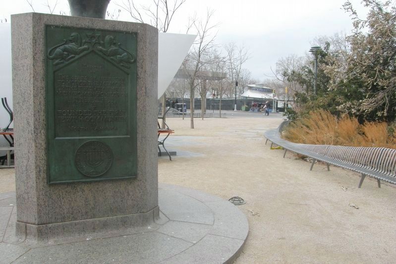 The marker now sits at the edge of the New Amsterdam Plein and Pavilion area. image. Click for full size.