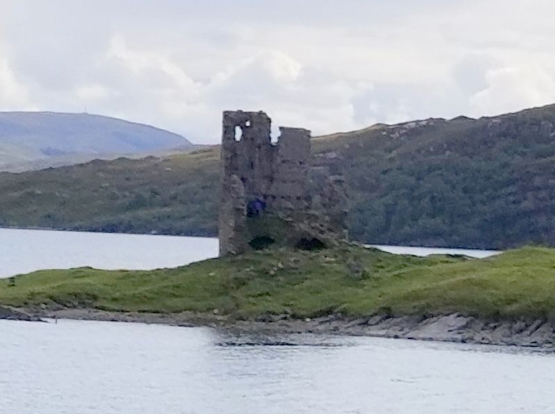 Ruins of Ardvreck Castle image. Click for full size.