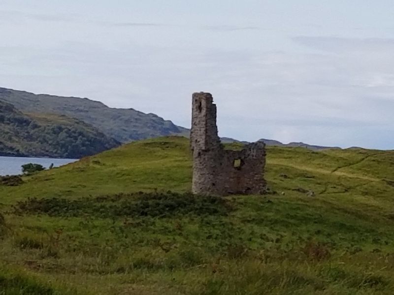 Ruins of Ardvreck Castle image. Click for full size.