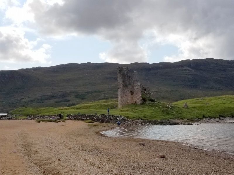 Ruins of Ardvreck Castle image. Click for full size.