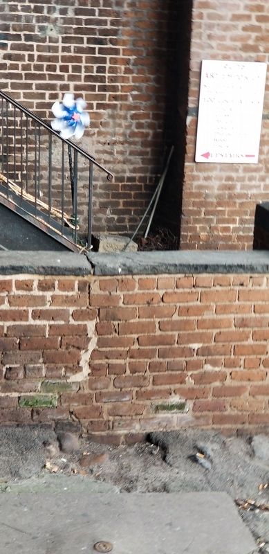 Marker at foot of stairwell image. Click for full size.