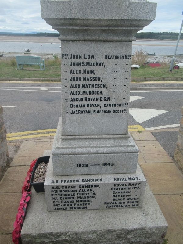 Kinloss War Memorial image. Click for full size.