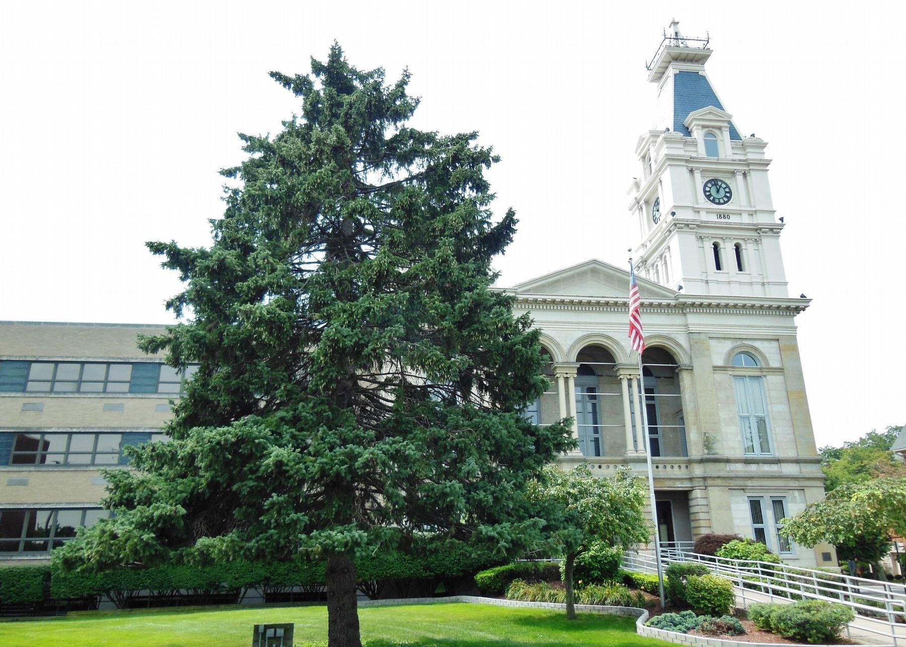 Monroe County Courthouse & Grounds (<i>marker visible at northwest corner of courthouse</i>). Click for full size. Monroe County Courthouse & Grounds (<i>marker visible at northwest corner of courthouse</i>) image. Click for full size.