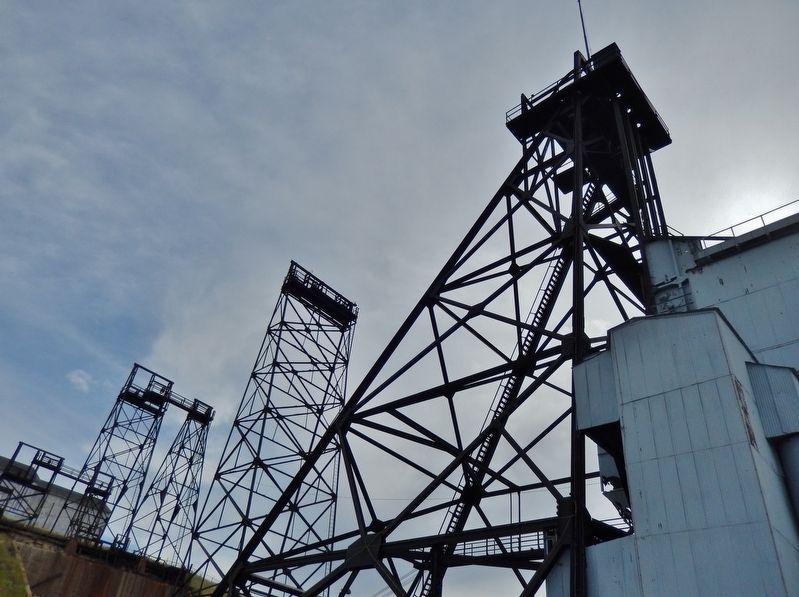 The Con Headframe (<i>view looking up from marker</i>). Click for full size. The Con Headframe (<i>view looking up from marker</i>) image. Click for full size.