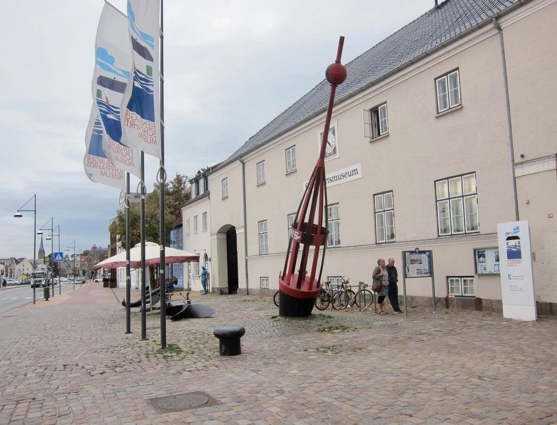 Schifffartsmuseum / Søfartsmuseet / Navigation Museum Marker - wide view. Click for full size. Schifffartsmuseum / Søfartsmuseet / Navigation Museum Marker - wide view image. Click for full size.