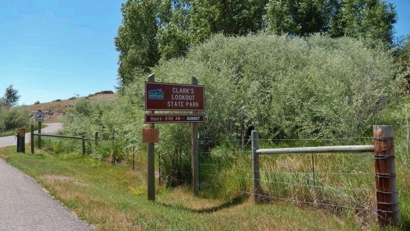 Clark's Lookout State Park Sign (<i>turn here to access marker</i>) image. Click for full size.