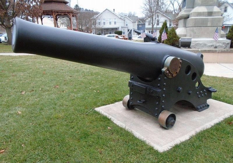 Civil War Monument Cyrus Alger & Co. 32 Pound Cannon image. Click for full size.