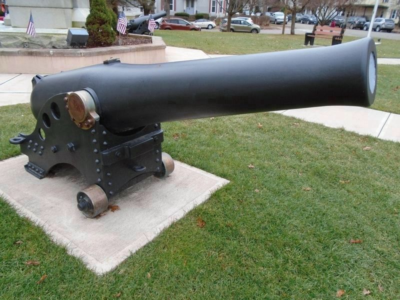 Civil War Monument Cyrus Alger & Co. 32 Pound Cannon image. Click for full size.
