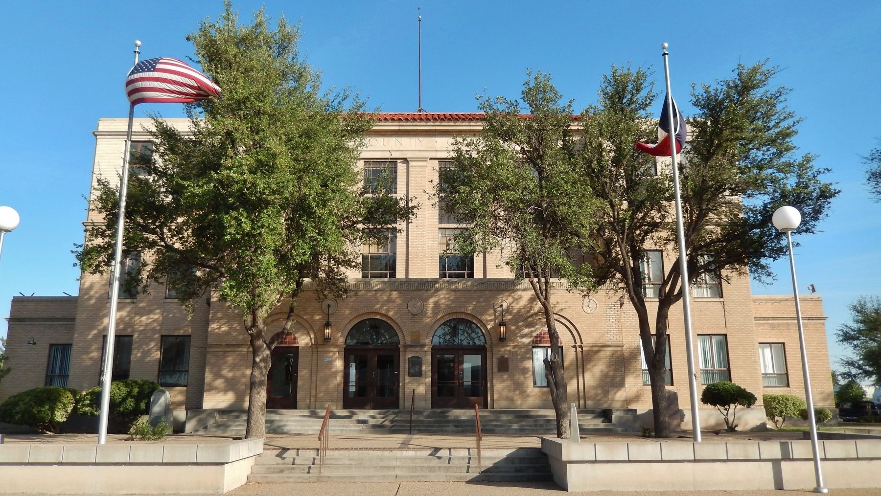 Reeves County Courthouse (<i>marker visible on right side of front entrance</i>). Click for full size. Reeves County Courthouse (<i>marker visible on right side of front entrance</i>) image. Click for full size.