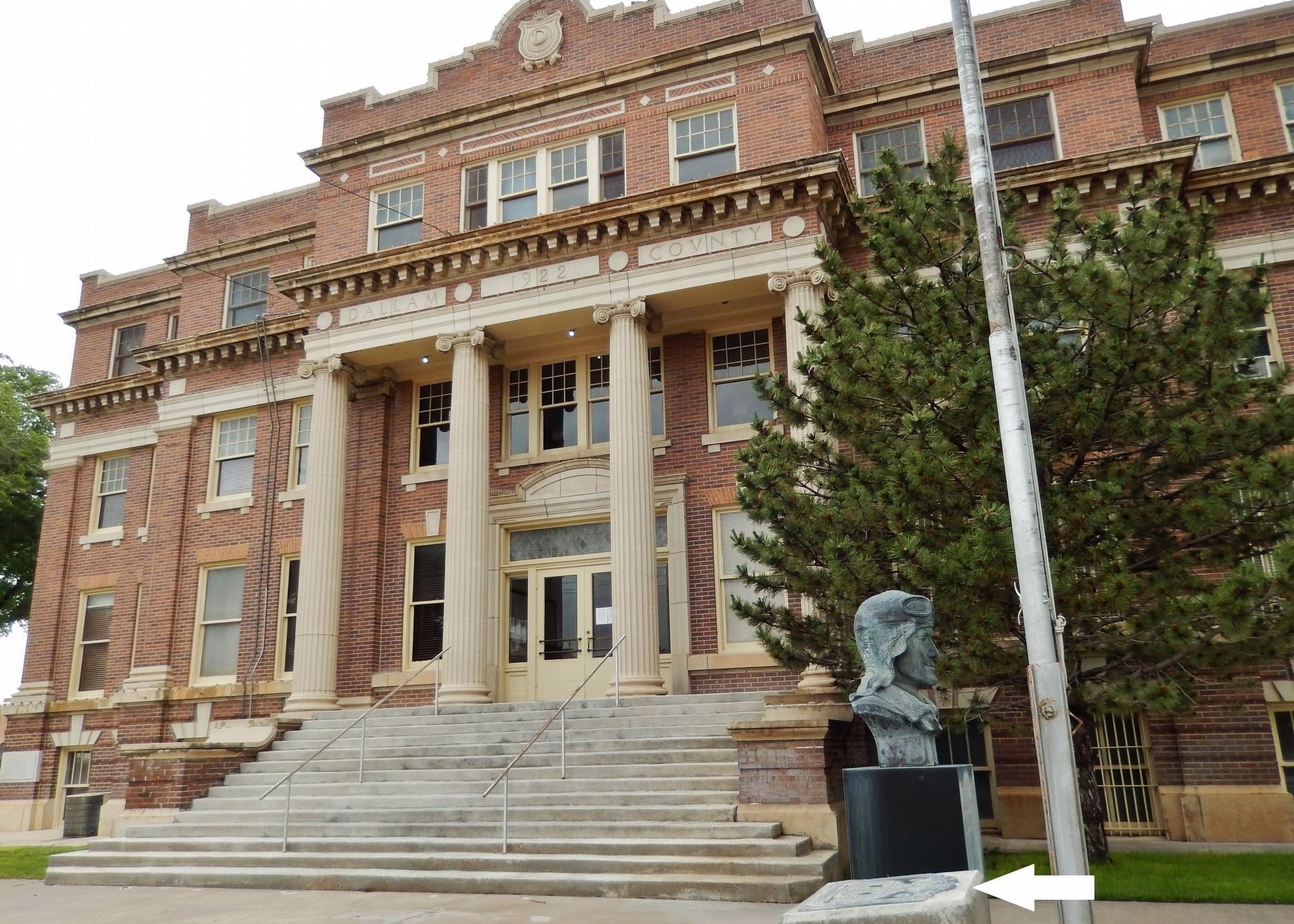 Dalhart High School Boys World War II Memorial (<i>Dallam County Courthouse in background</i>) image. Click for full size.