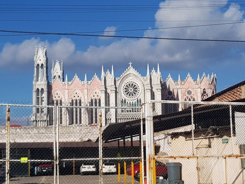 Templo Expiatorio image. Click for full size.