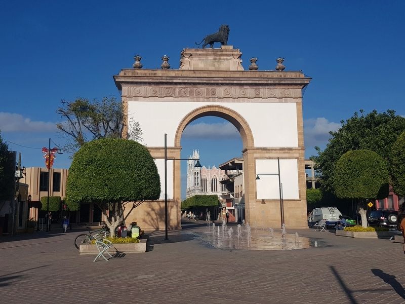 A view of the nearby León Arch. Click for full size. A view of the nearby León Arch image. Click for full size.
